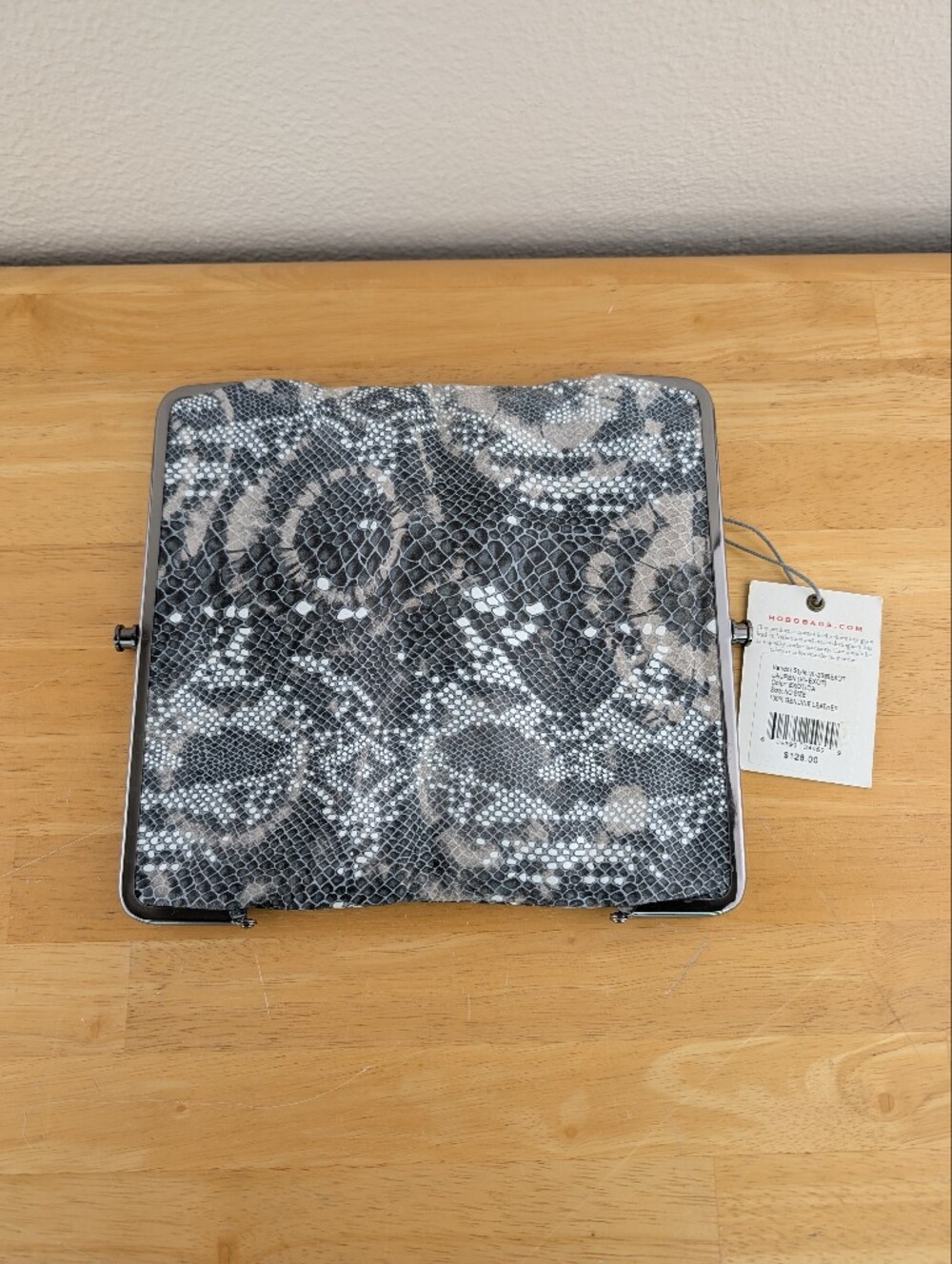 Hobo Lauren Exotica Gray Genuine Leather Snake-Print Texture Clutch Wallet NWT - Picture 4 of 11